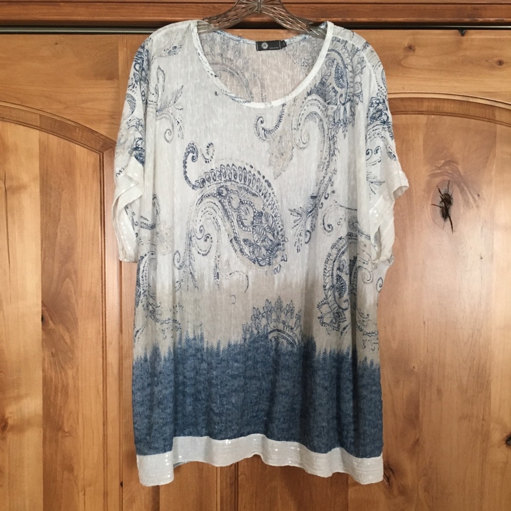 Super cute loose fitting Top